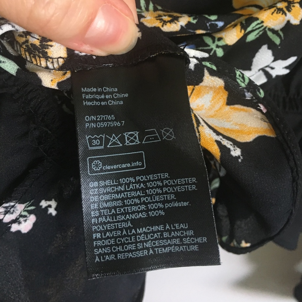 BUNDLE ME✨COLD SHOULDER RUFFLE TOP - Picture 9 of 9